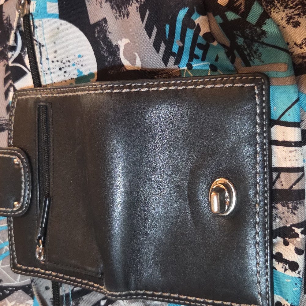 *AUTHENTIC COACH BLACK WALLET* - Picture 14 of 14